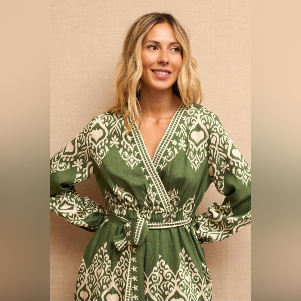 NWT Camille Green Printed Long Sleeve Flowy V-Neck Dress - Picture 5 of 5